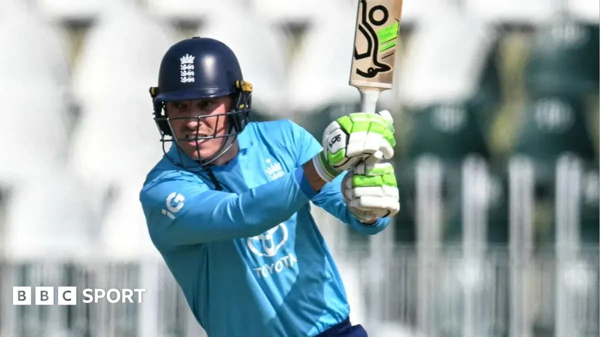 Joueur de cricket frappant la balle au bâton