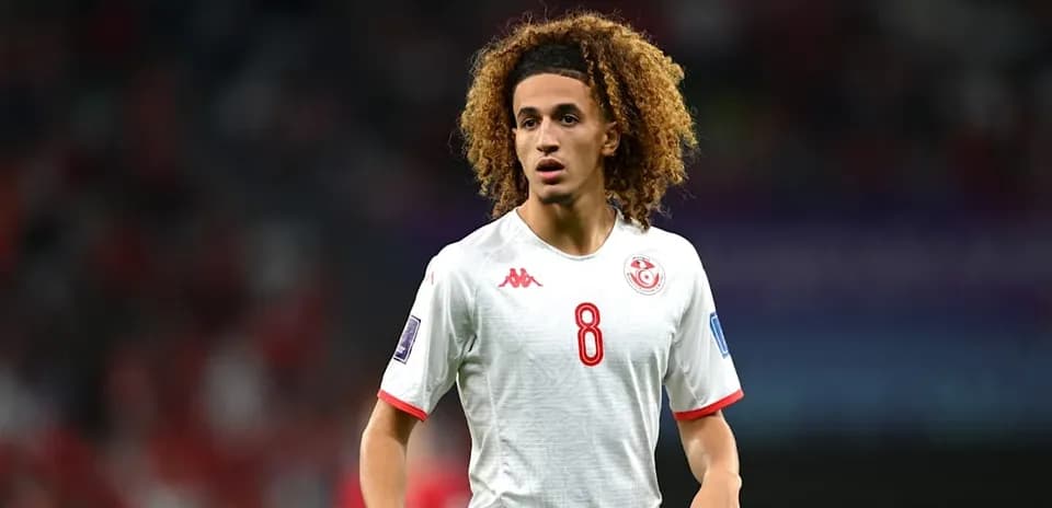 Joueur tunisien sur le terrain pendant un match