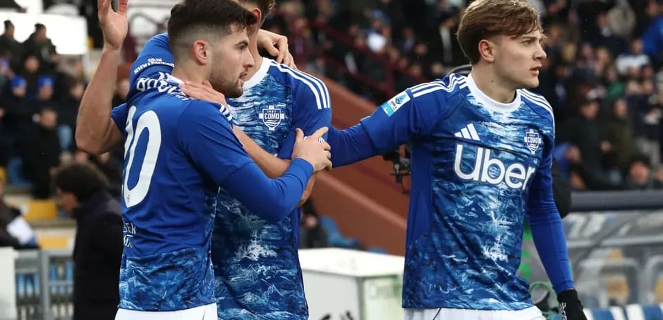 Joueurs de Como célébrant un but