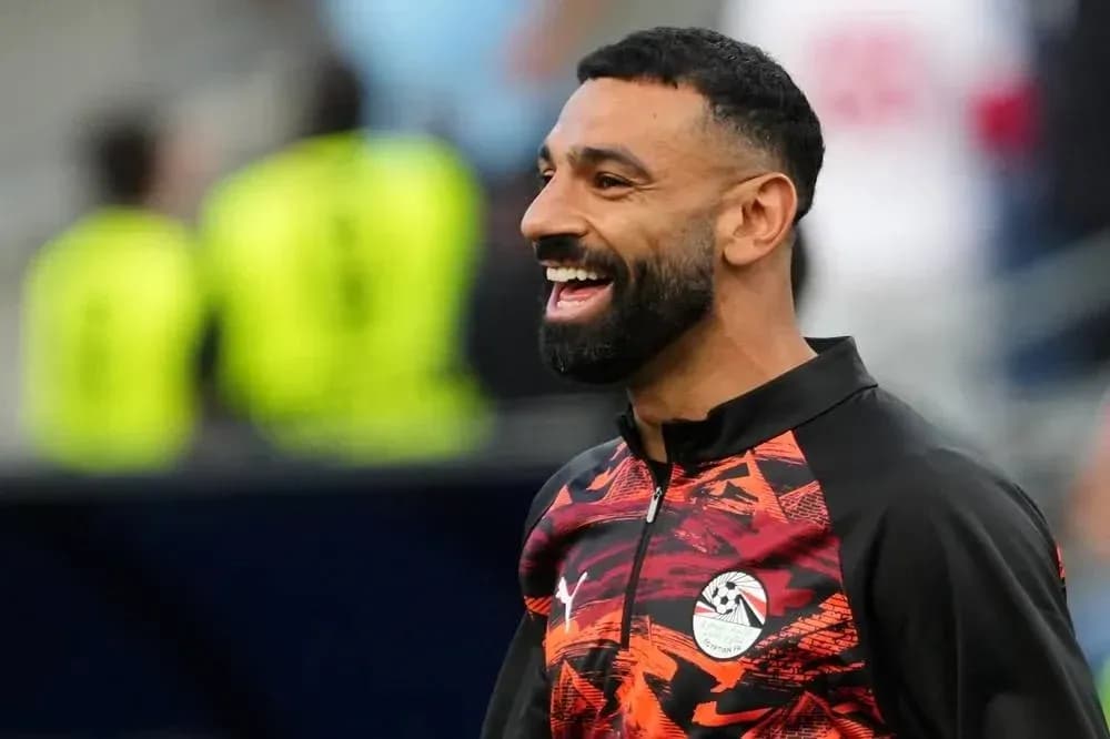 Joueur souriant lors d'un échauffement avant le match