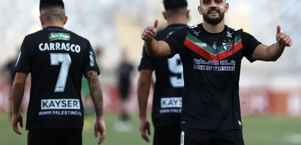 Joueurs de Palestino célébrant un but