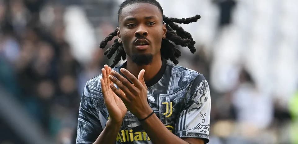 Joueur de la Juventus applaudissant le public