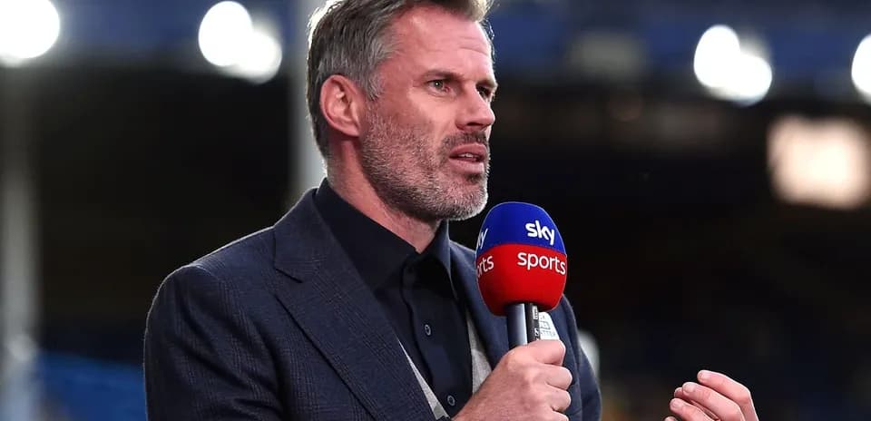 Commentateur parlant avec microphone Sky Sports