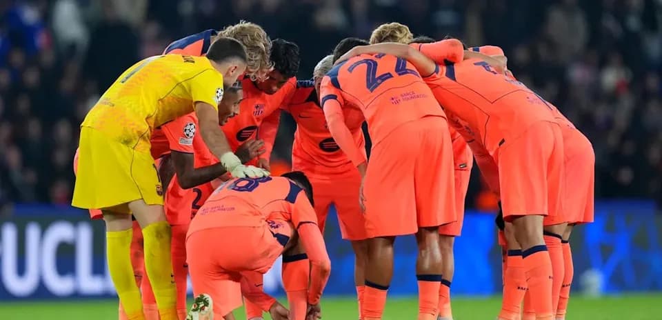 Joueurs du FC Barcelone en cercle avant le match