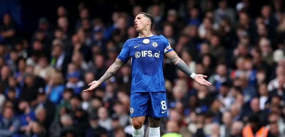 Joueur de Chelsea célébrant devant les supporters