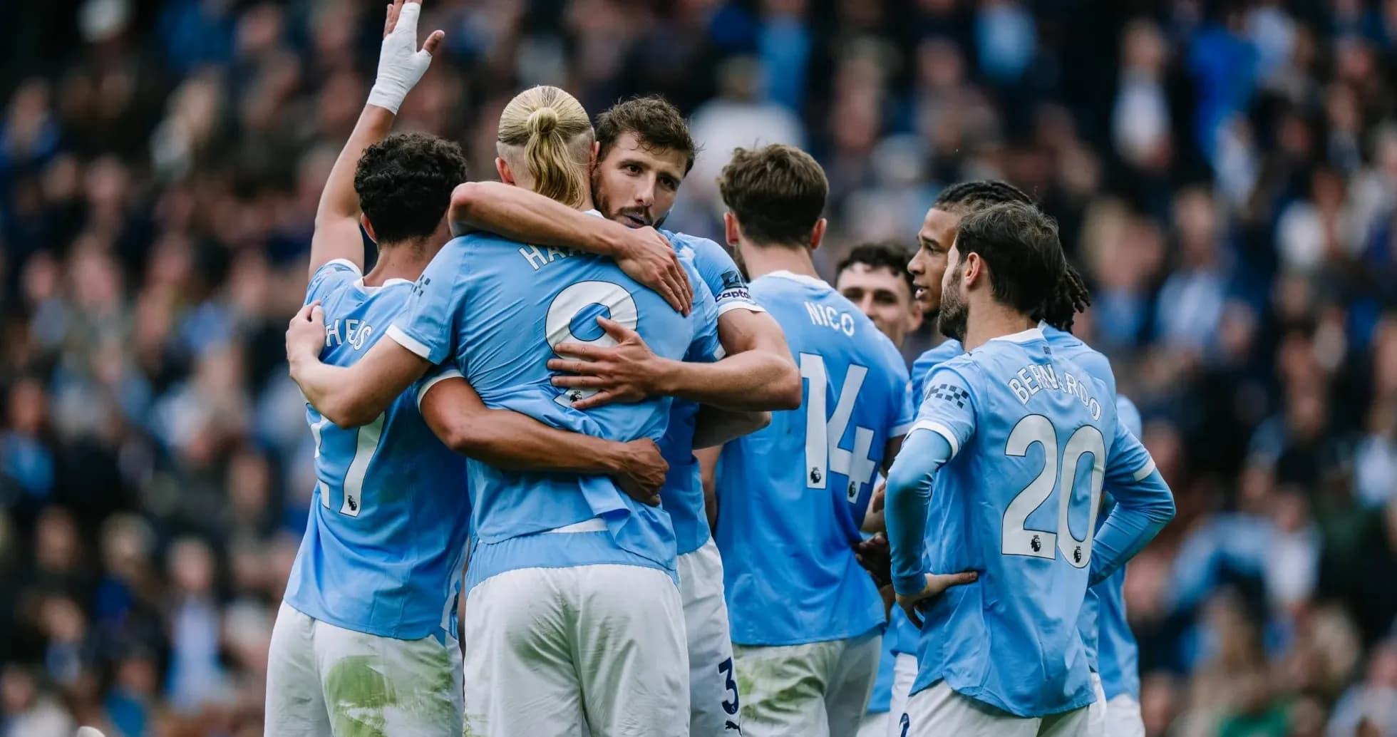 Joueurs de Manchester City célébrant un but