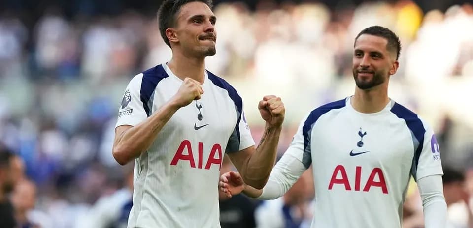 Joueurs de Tottenham célébrant une victoire