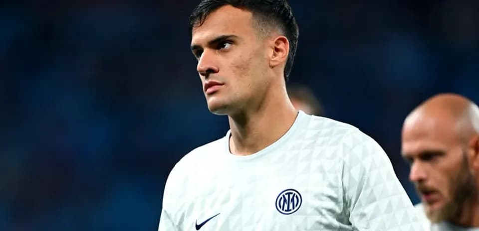 Joueur de l'Inter de Milan en tenue d'échauffement