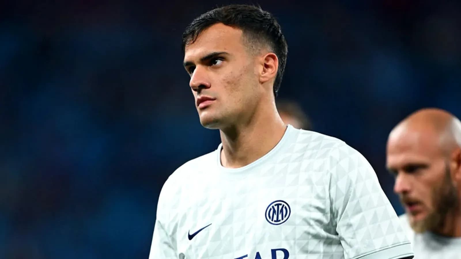 Joueur de l'Inter de Milan en tenue d'échauffement