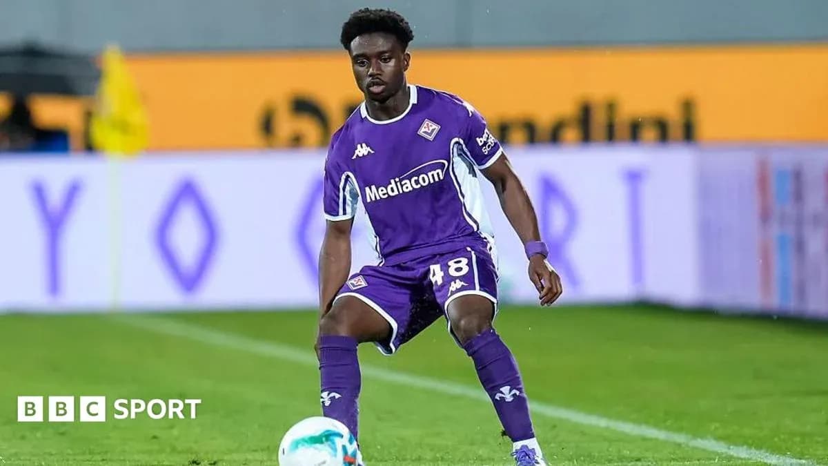 Joueur de la Fiorentina en action sur le terrain