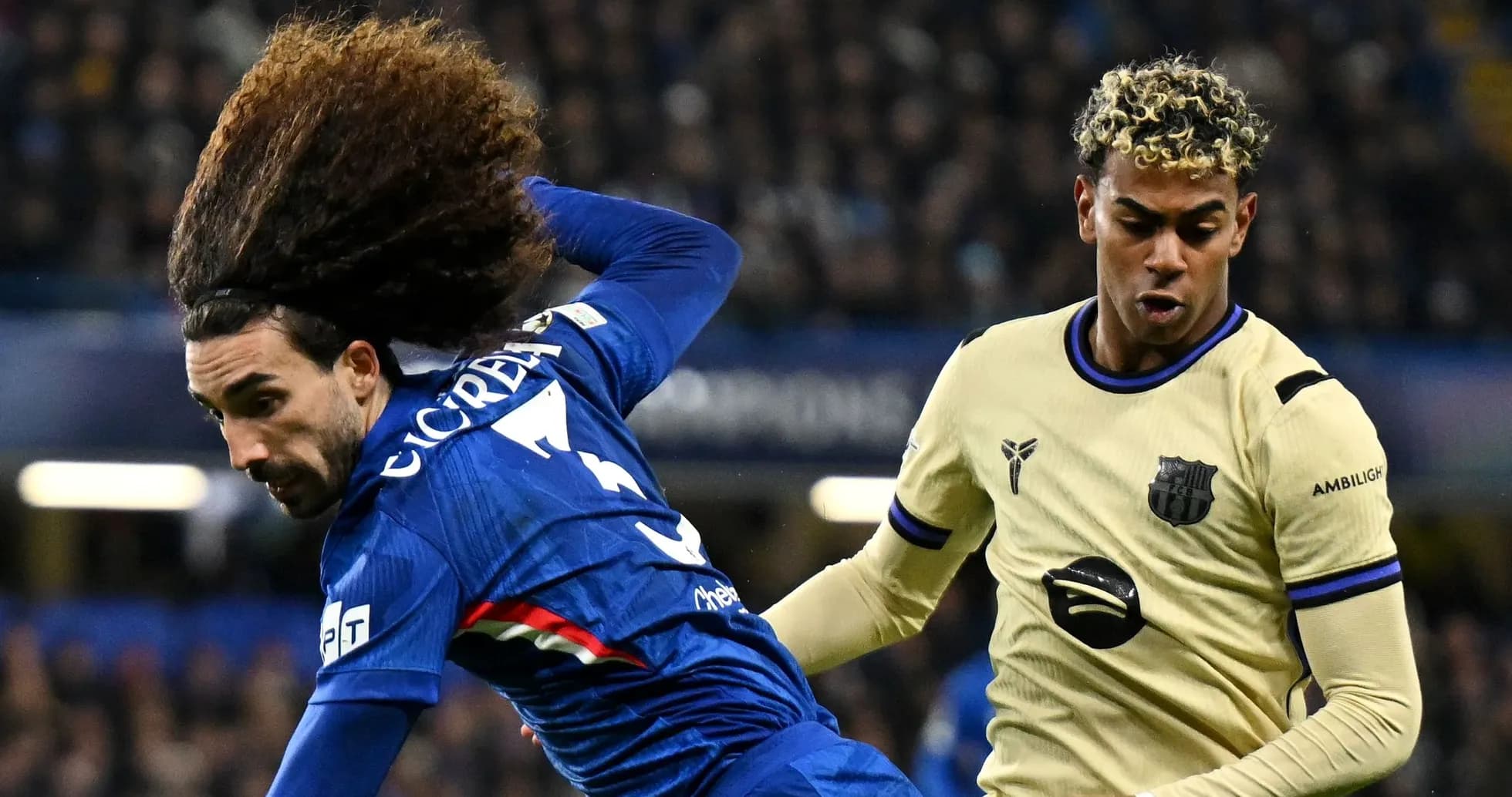 Joueurs en action lors d'un match de football