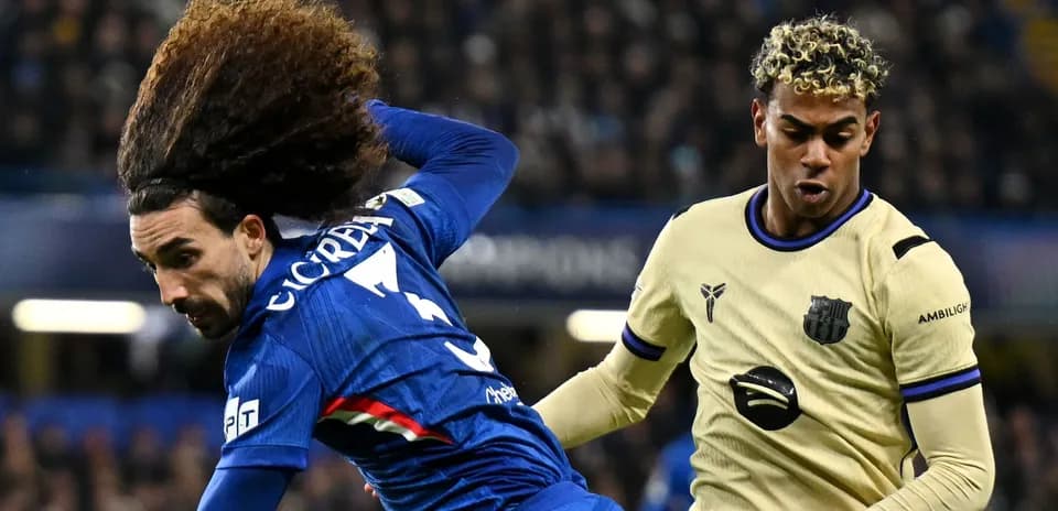 Joueurs en action lors d'un match de football