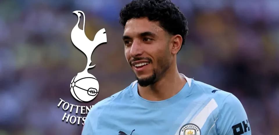 Joueur de Manchester City souriant avant un match