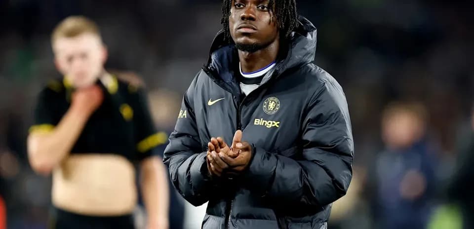 Joueur de Chelsea applaudissant après le match