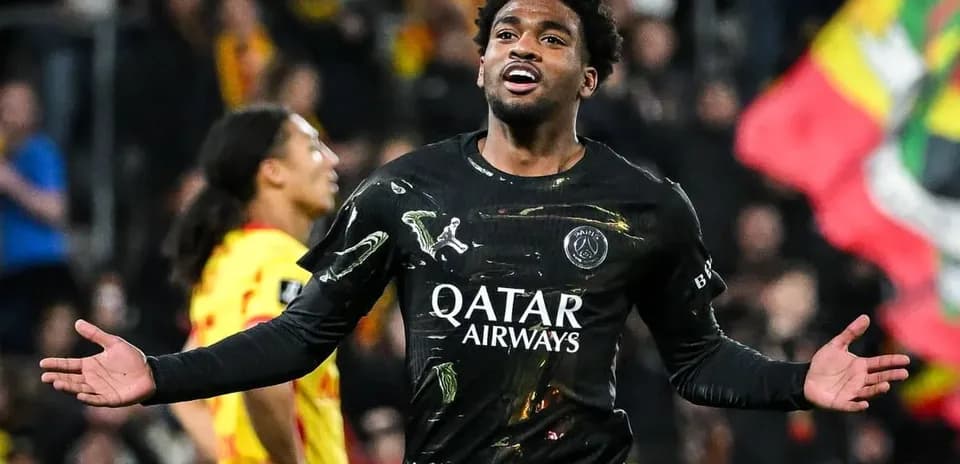 Joueur de Paris SG célébrant un but lors du match