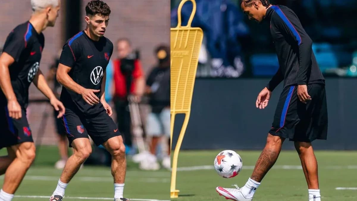 Joueurs américains s'entraînant sur le terrain de football