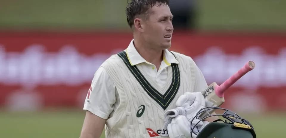 Joueur de cricket quittant le terrain avec batte