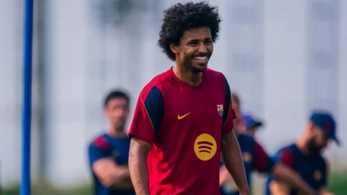 Joueur de Barcelone souriant lors de l'entraînement