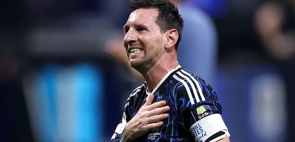Joueur célébrant avec le maillot de l'Argentine