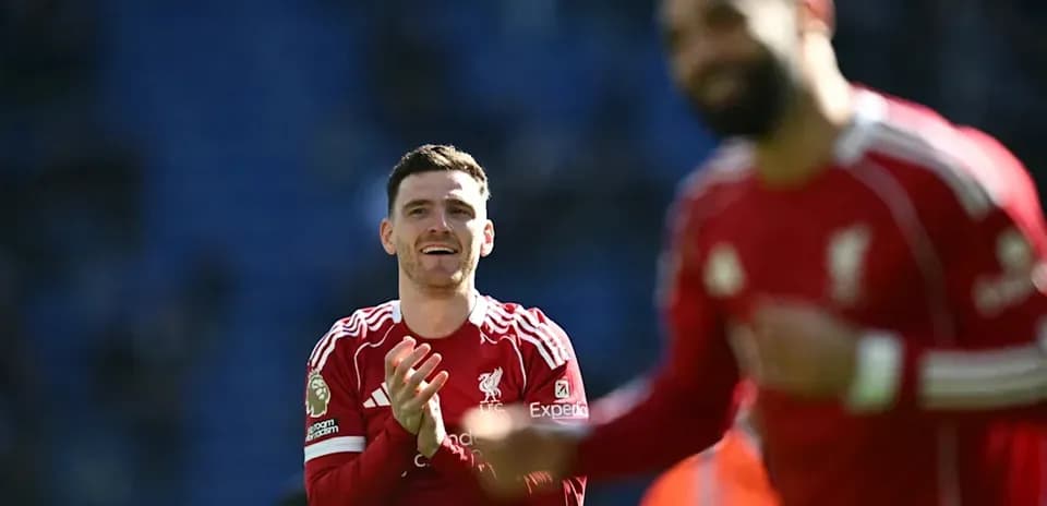 Joueurs de Liverpool applaudissant après un match