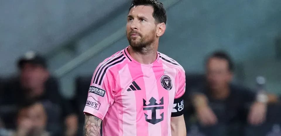 Joueur de l'Inter Miami en maillot rose sur le terrain
