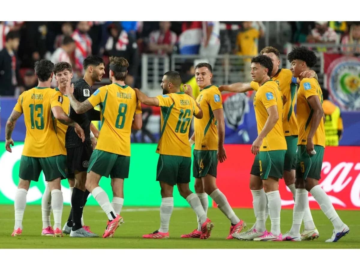 Joueurs australiens célébrant un but