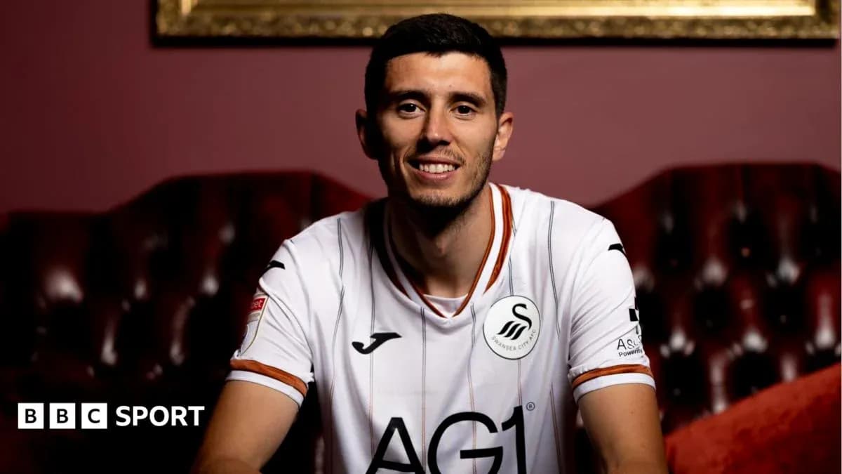 Joueur de Swansea City en maillot souriant