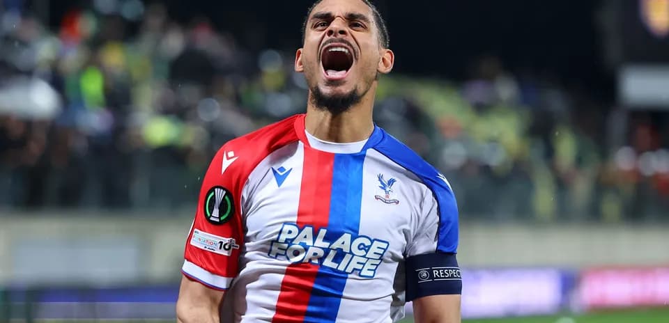 Joueur de Crystal Palace célébrant un but