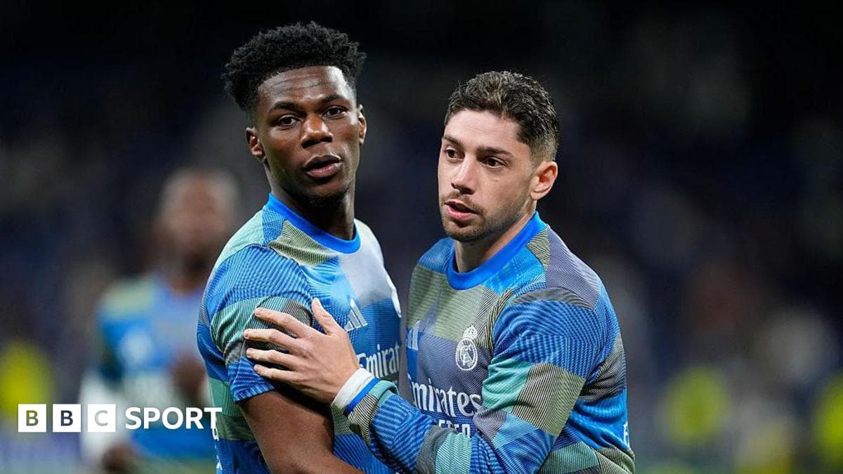 Deux joueurs de Real Madrid célébrant ensemble