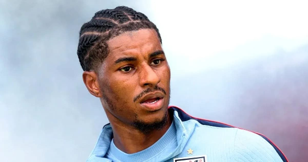 Joueur en tenue d'entraînement avec tresse