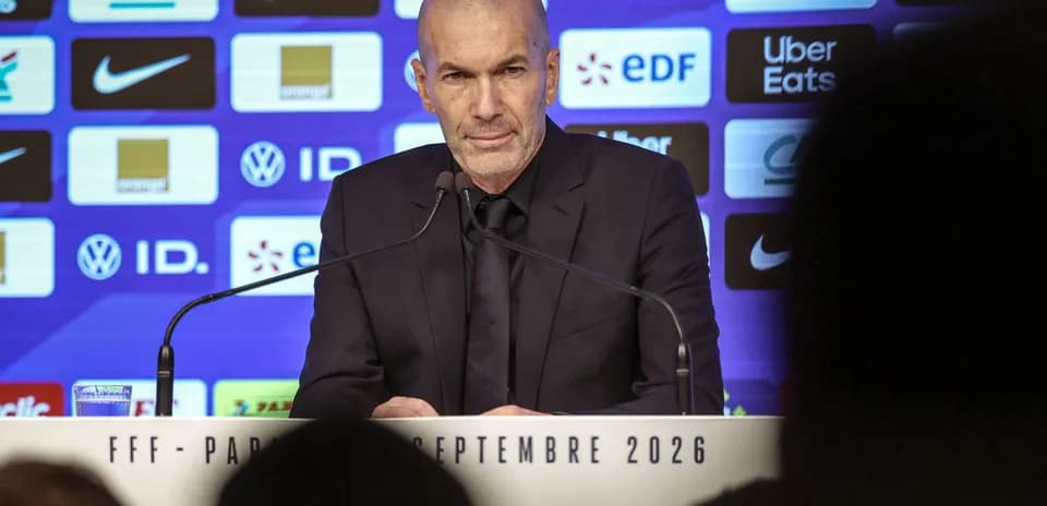 Entraîneur lors d'une conférence de presse officielle