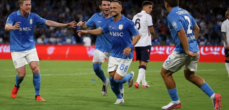 Joueurs de Naples célébrant un but