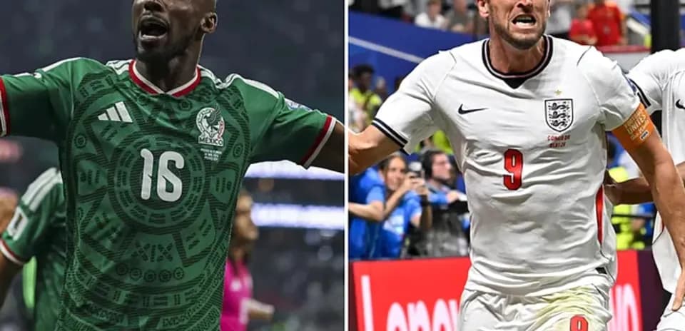 Joueurs du Mexique et de l'Angleterre célébrant