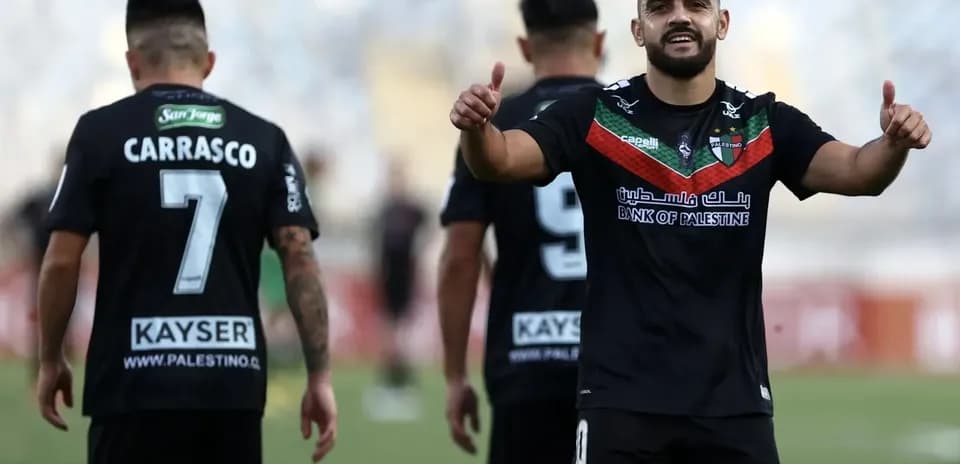 Joueurs de Palestino célébrant un but