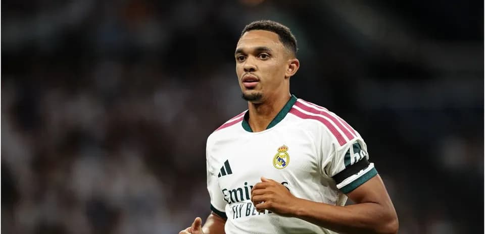 Joueur du Real Madrid courant sur le terrain