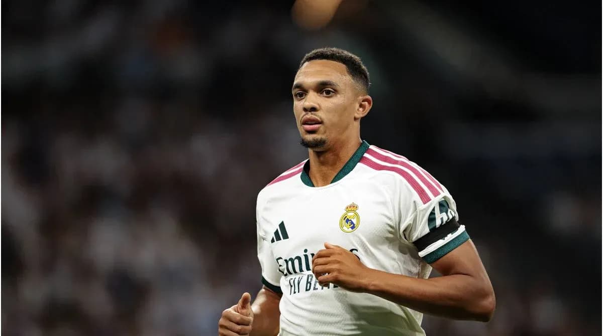 Joueur du Real Madrid courant sur le terrain