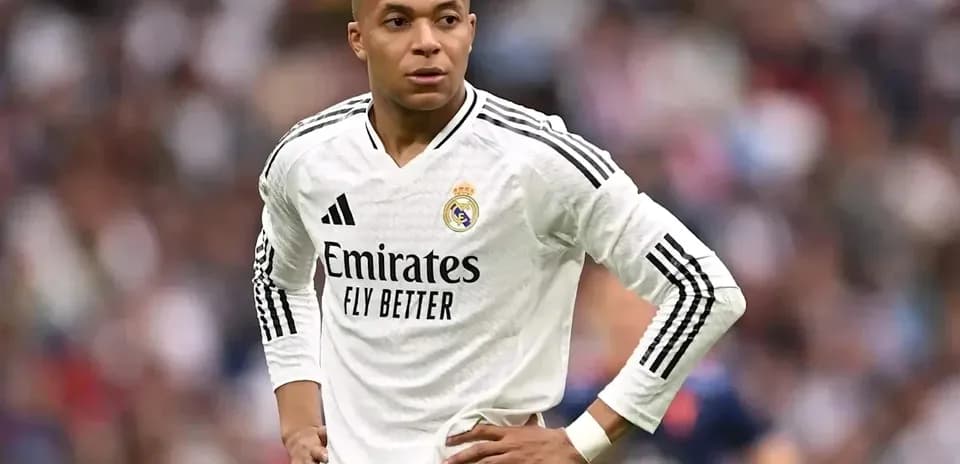 Joueur de football en maillot du Real Madrid