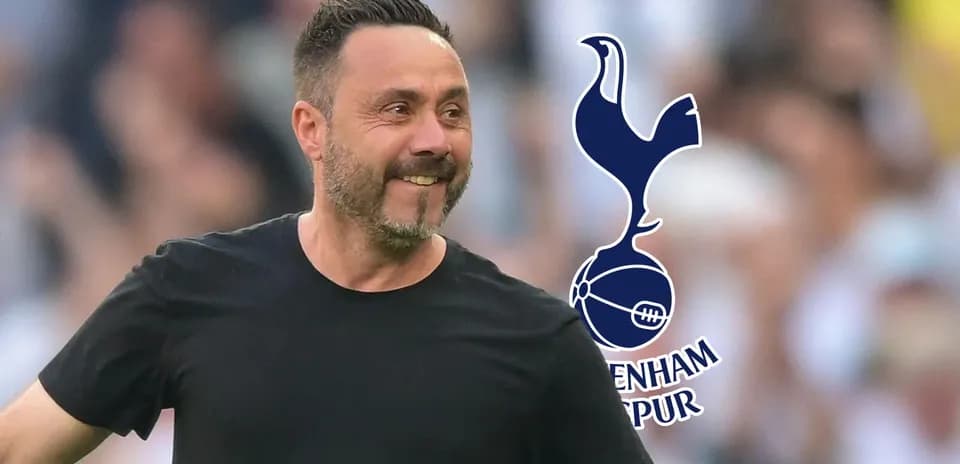 Entraîneur de Tottenham célébrant sur le terrain