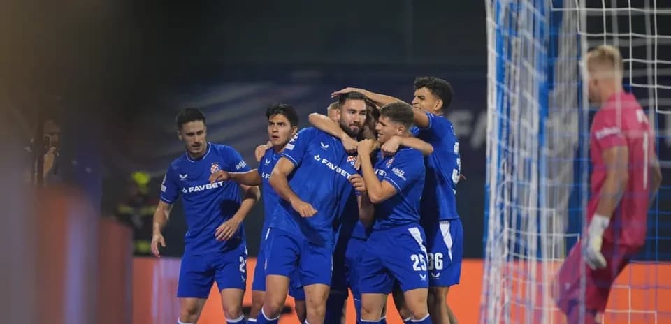 Joueurs de Dinamo Zagreb célébrant un but