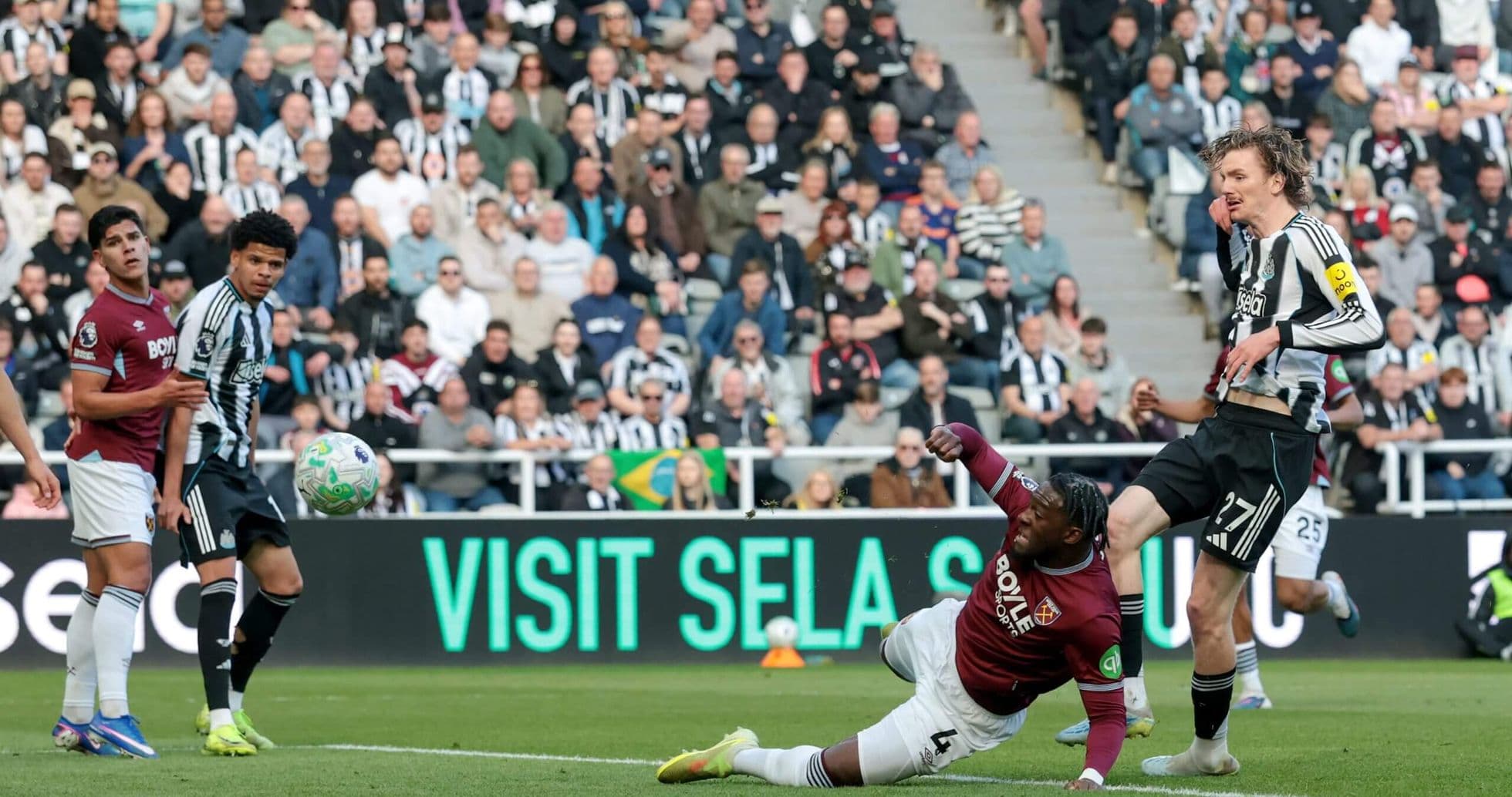 Action de match entre Newcastle et West Ham