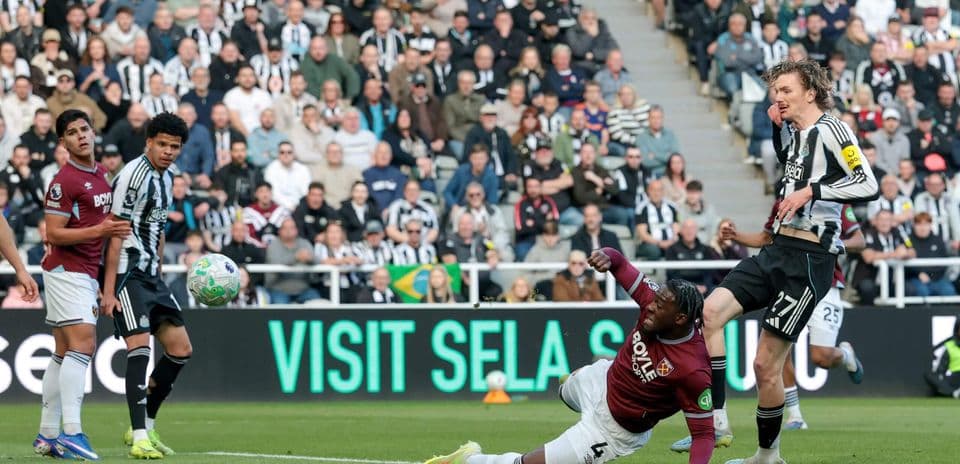 Action de match entre Newcastle et West Ham
