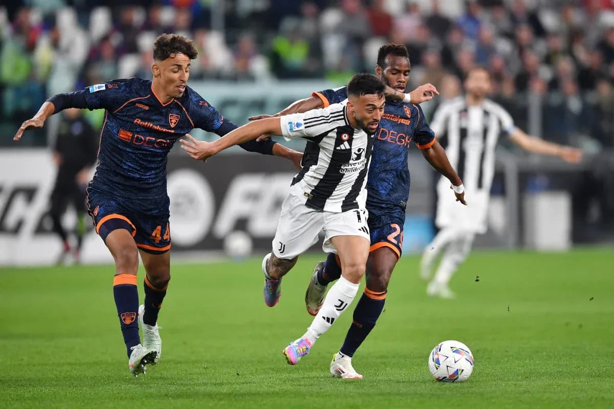 Joueur de la Juventus en action contre Lecce