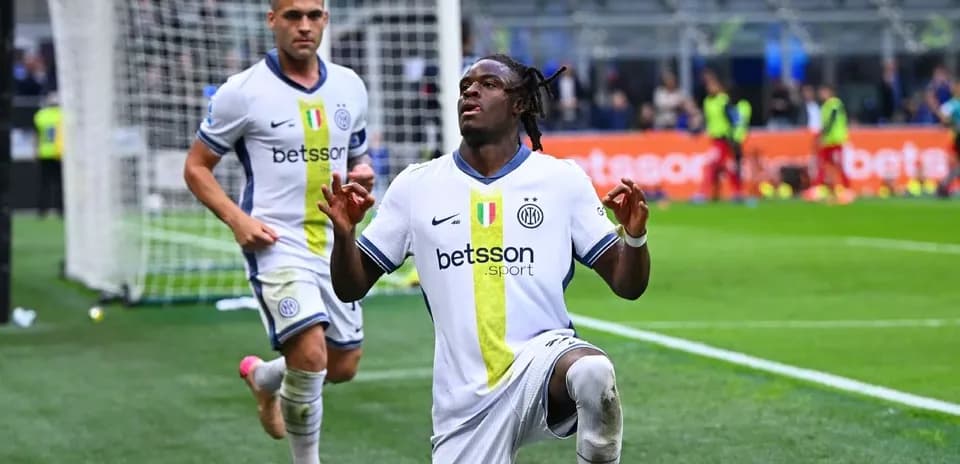 Joueur d'Inter célébrant un but