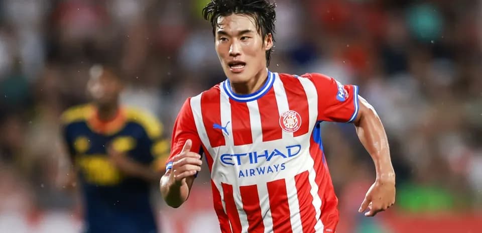 Joueur de Girona en action sur le terrain