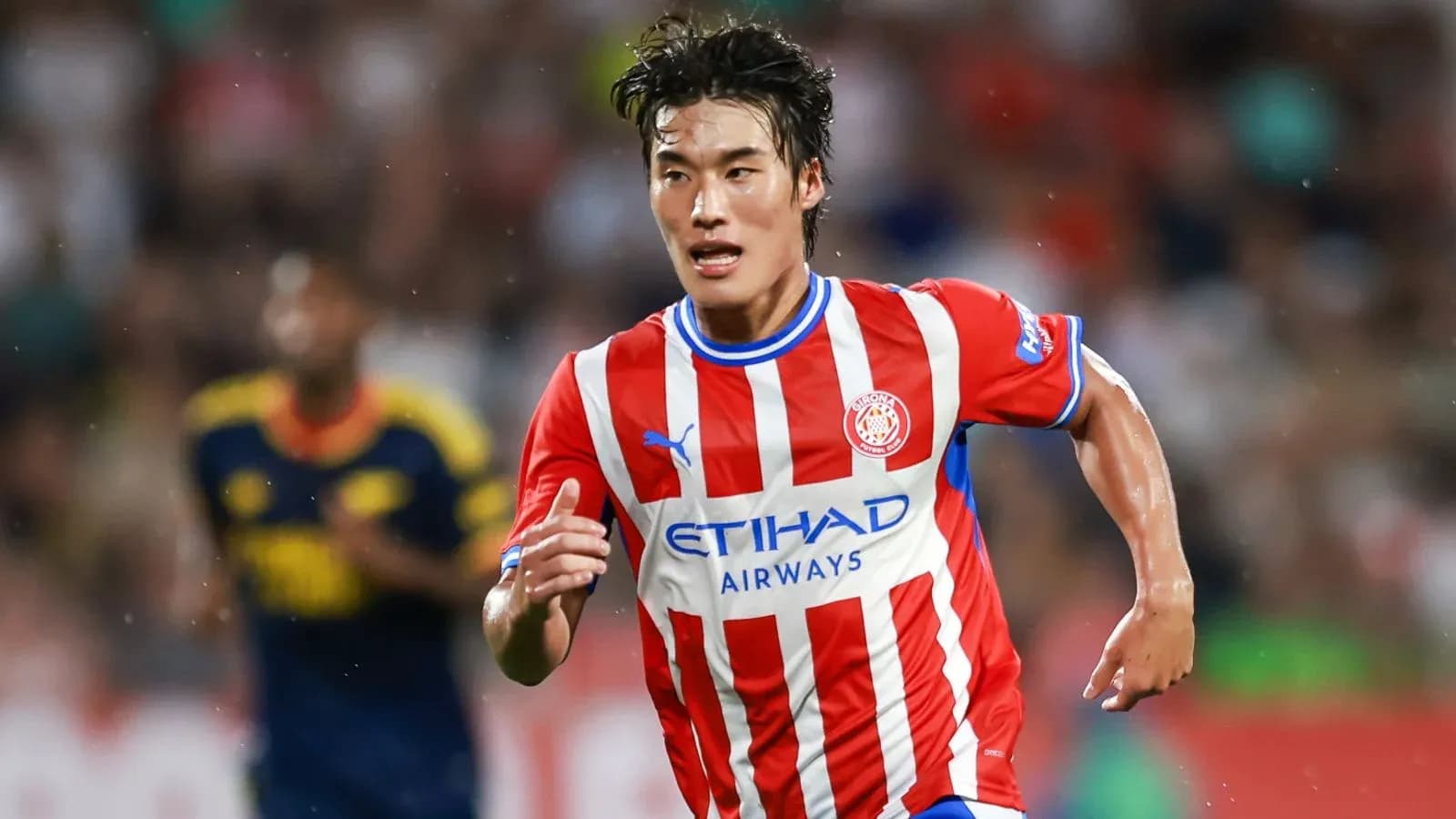 Joueur de Girona en action sur le terrain