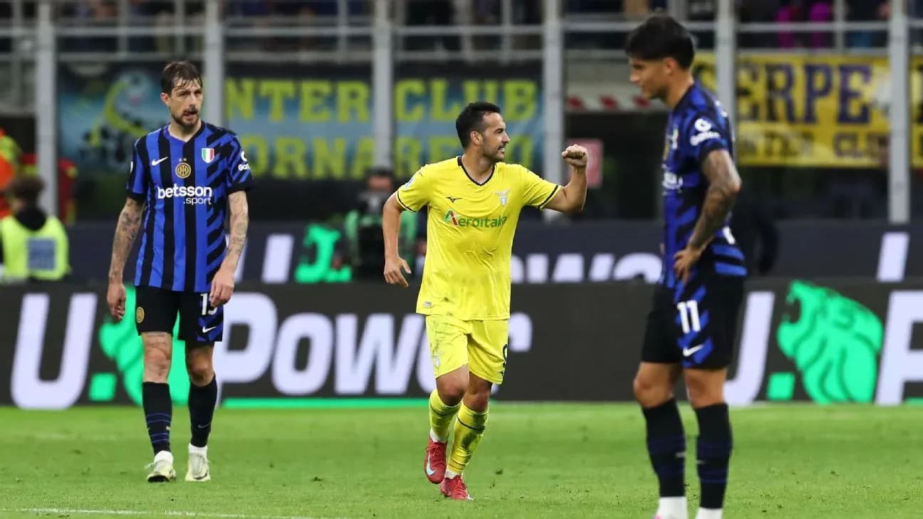 Joueur de Lazio célèbre un but contre Inter