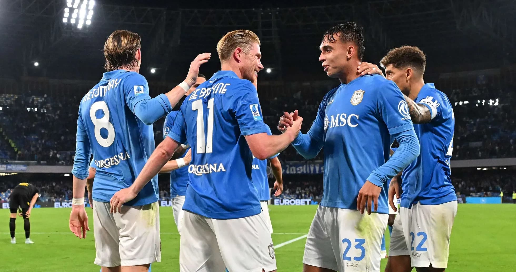 Joueurs de Napoli célébrant un but