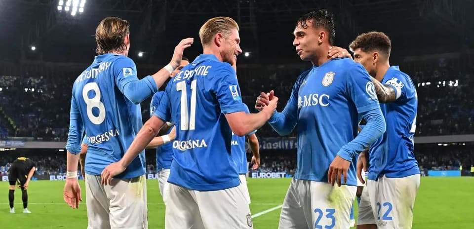 Joueurs de Napoli célébrant un but