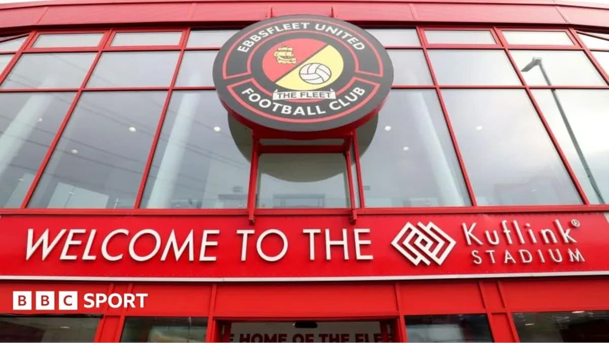 Entrée du Kuflink Stadium d'Ebbsfleet United