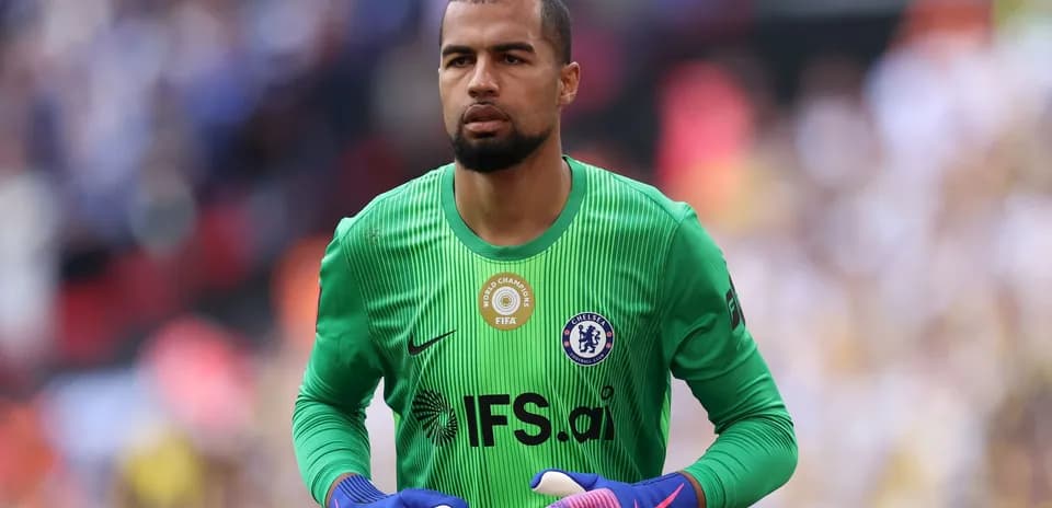 Gardien de but de Chelsea entrant sur le terrain